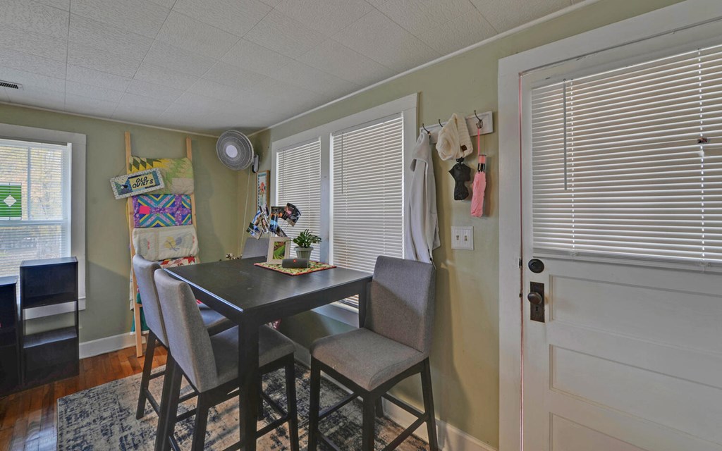 335 Elliott Road Murphy, NC 28906 - Photo 5 of 44 a view of a livingroom with furniture and window