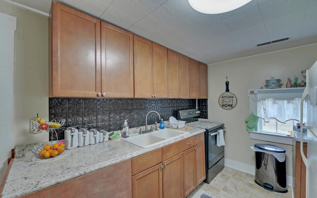 335 Elliott Road Murphy, NC 28906 - Photo 10 of 44 a kitchen with stainless steel appliances granite countertop a sink stove and cabinets