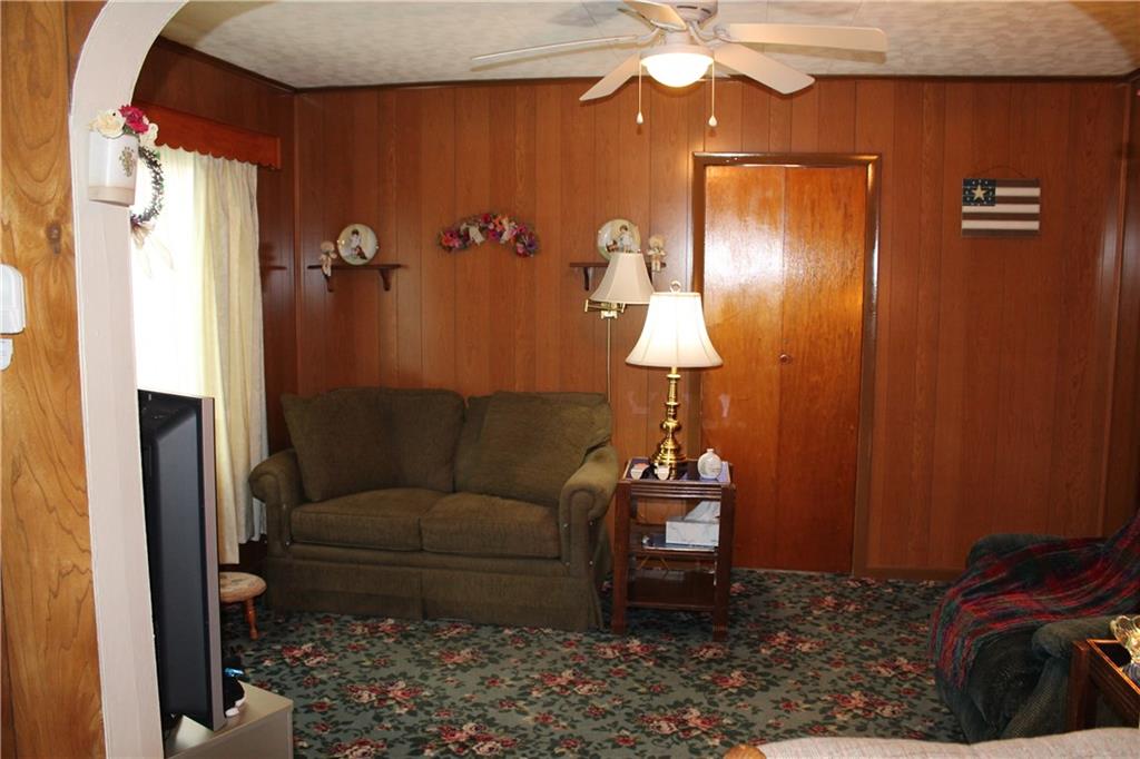 833 Greenville Road Mercer, PA 16137 - Photo 9 of 16 Family Room/TV Room