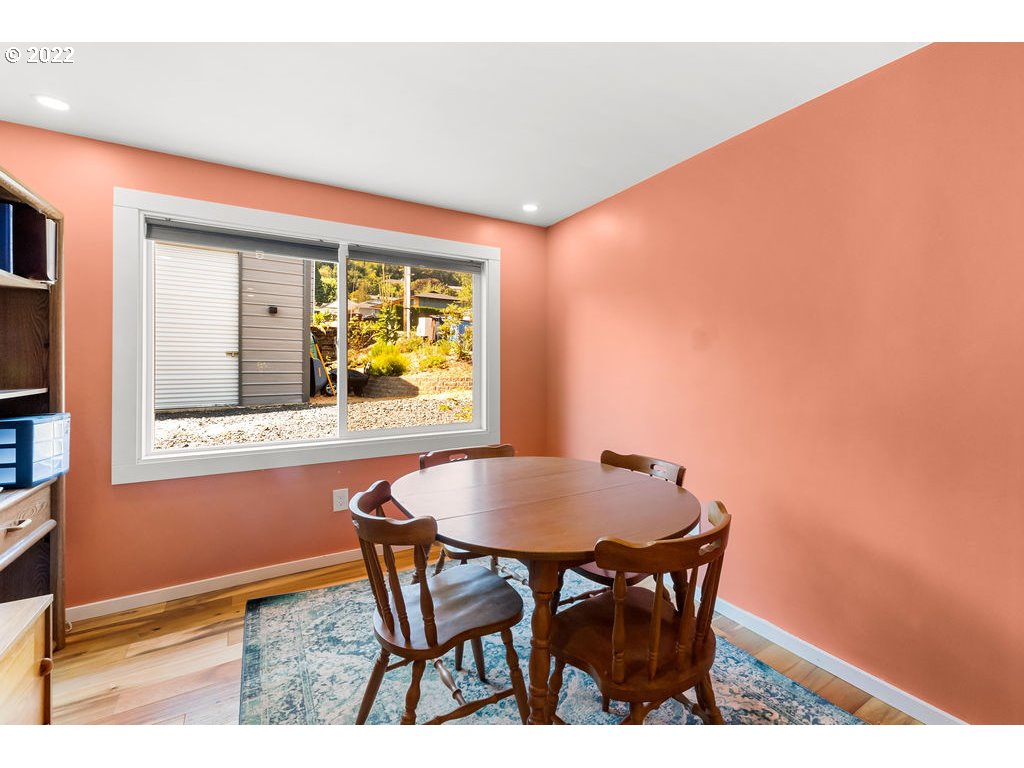 1843 Division Street Camas, WA 98607 - Photo 5 of 32