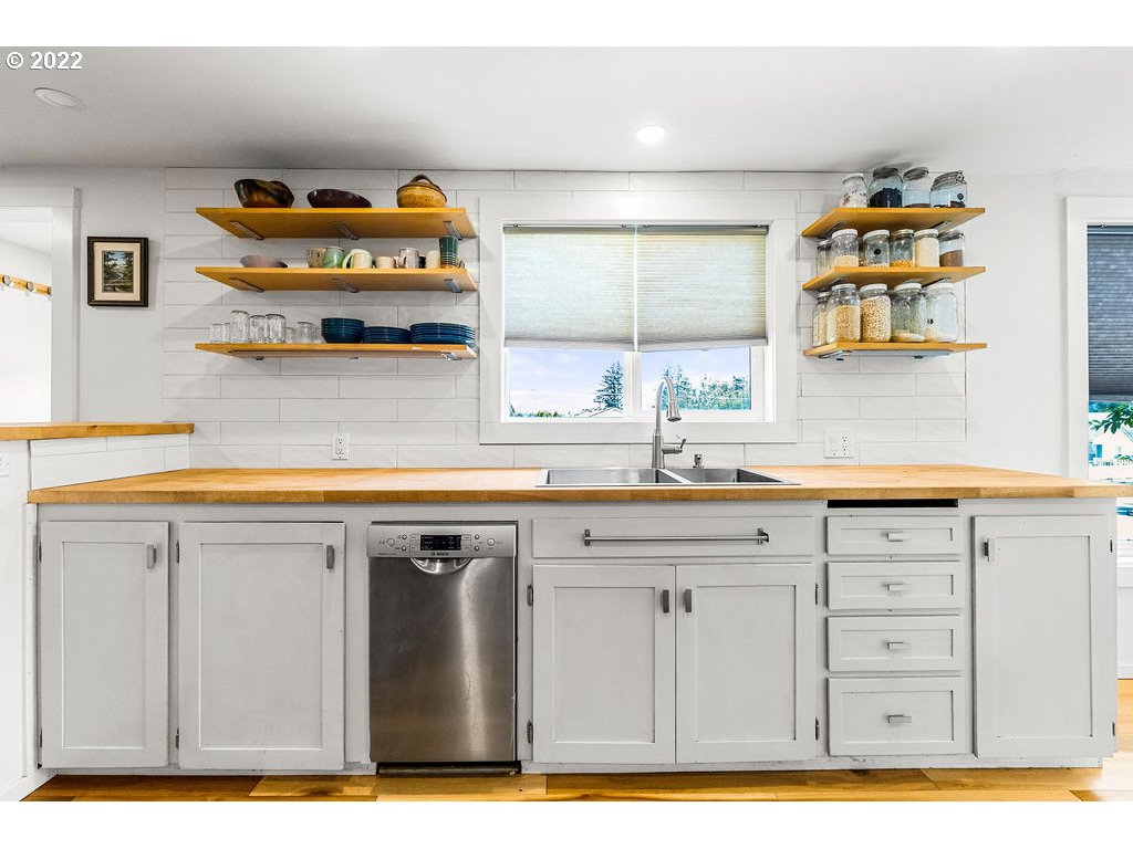 1843 Division Street Camas, WA 98607 - Photo 9 of 32