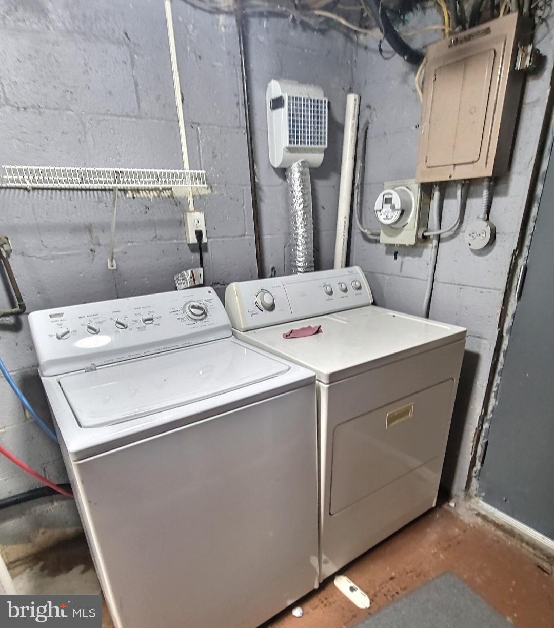 2820 Edgecombe Circle South Baltimore, MD 21215 - Photo 12 of 14 a utility room with dryer and washer