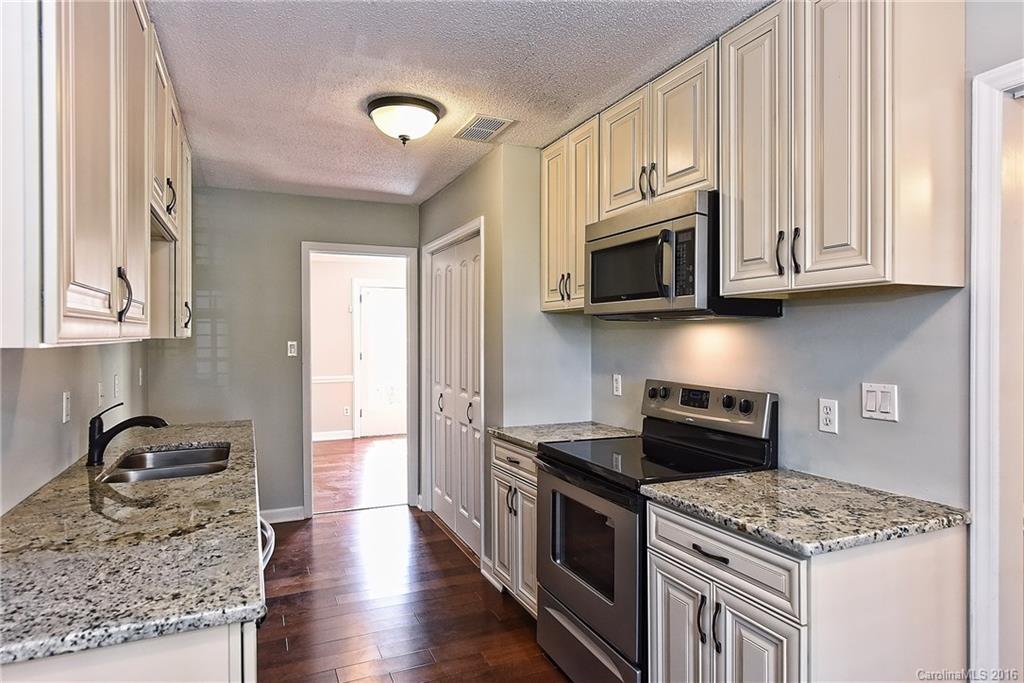 4402 Simsbury Road, Unit 4402 Charlotte, NC 28226 - Photo 5 of 21 Gallery Image 5
