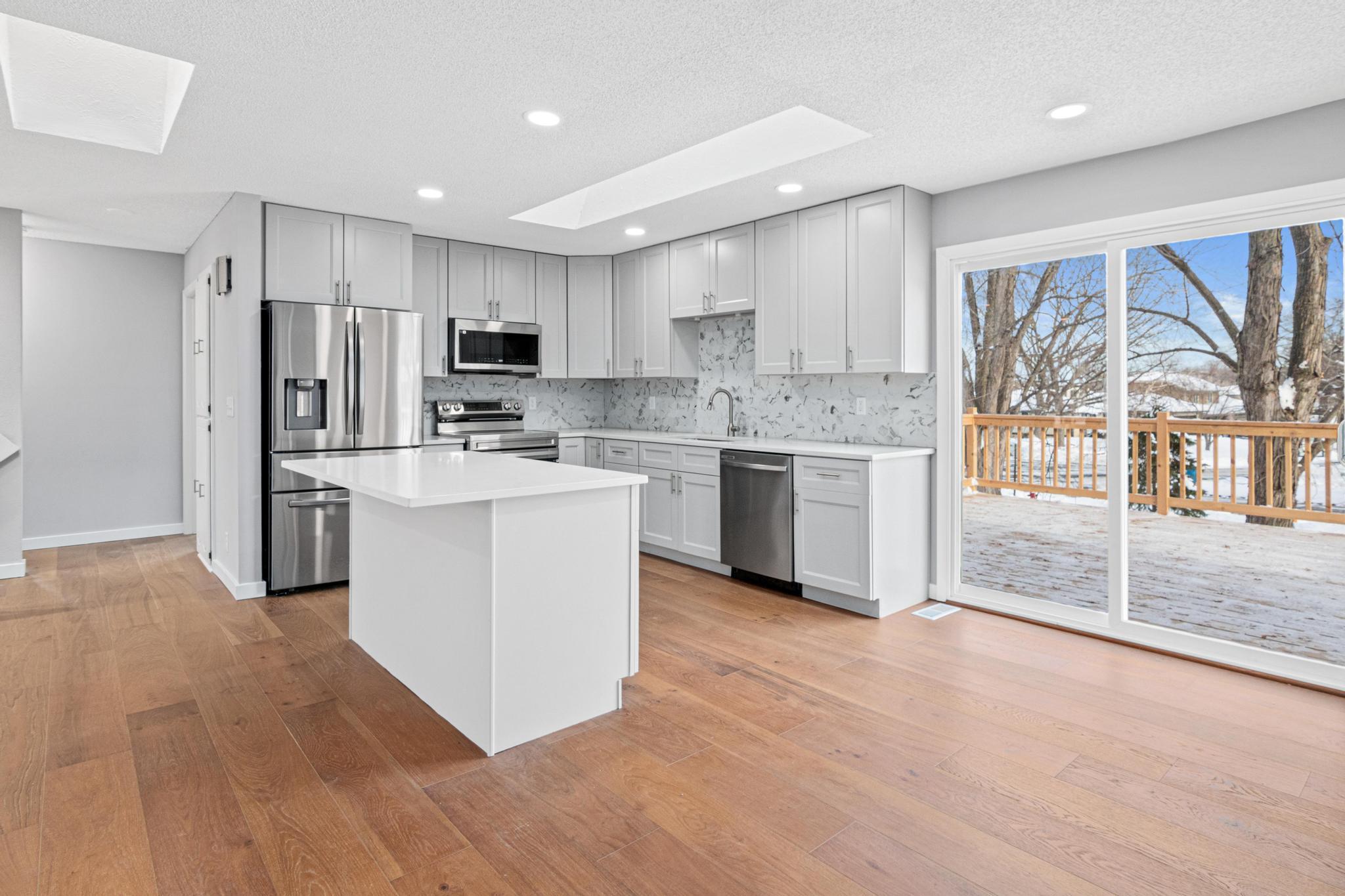 1939 Long Lake Road New Brighton, MN 55112 - Photo 3 of 28