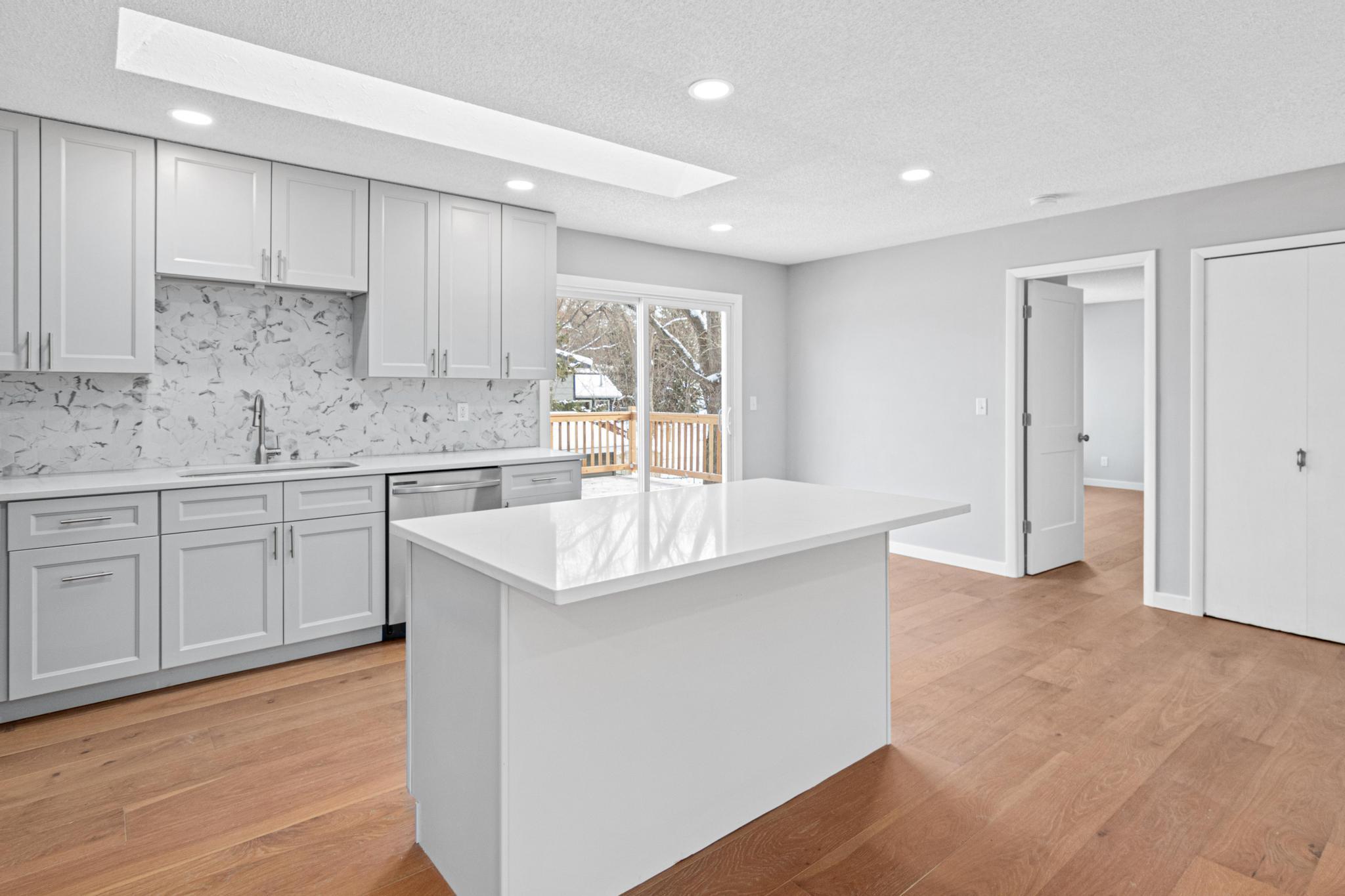 1939 Long Lake Road New Brighton, MN 55112 - Photo 4 of 28