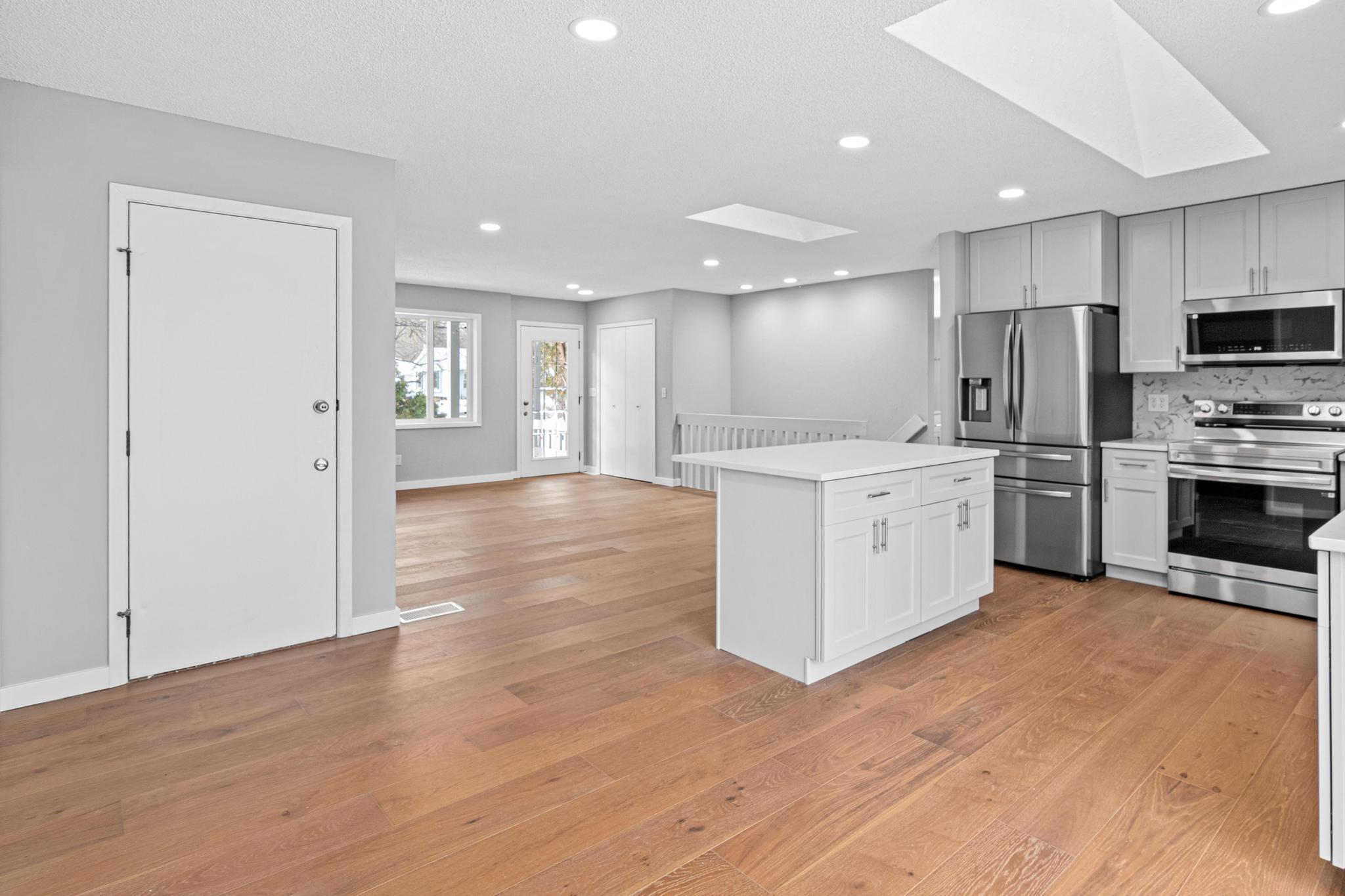 1939 Long Lake Road New Brighton, MN 55112 - Photo 5 of 28