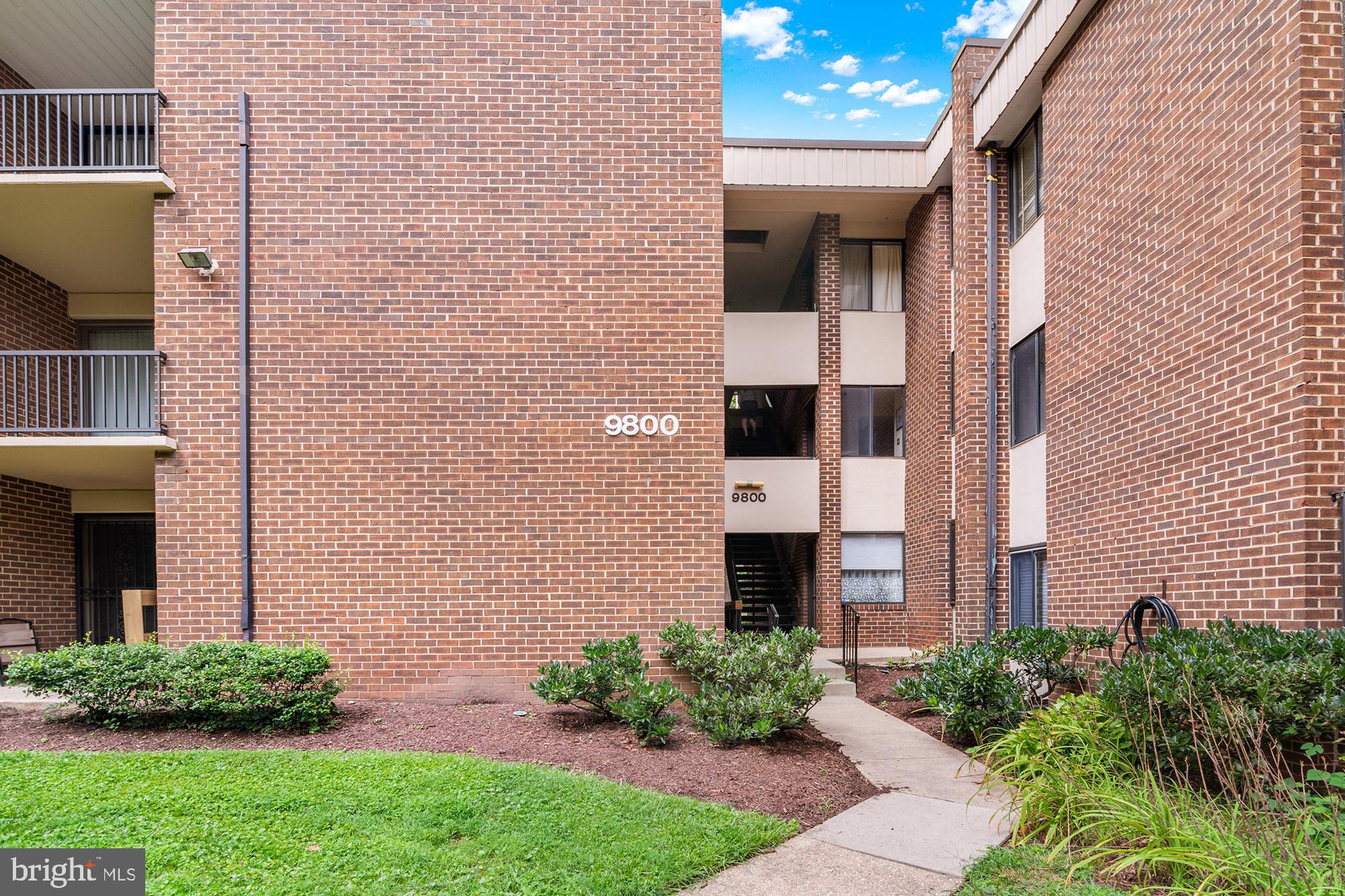 9800 Georgia Avenue, Unit 25301 Silver Spring, MD 20902 - Photo 2 of 22 a backyard of a house with lots of green space and plants