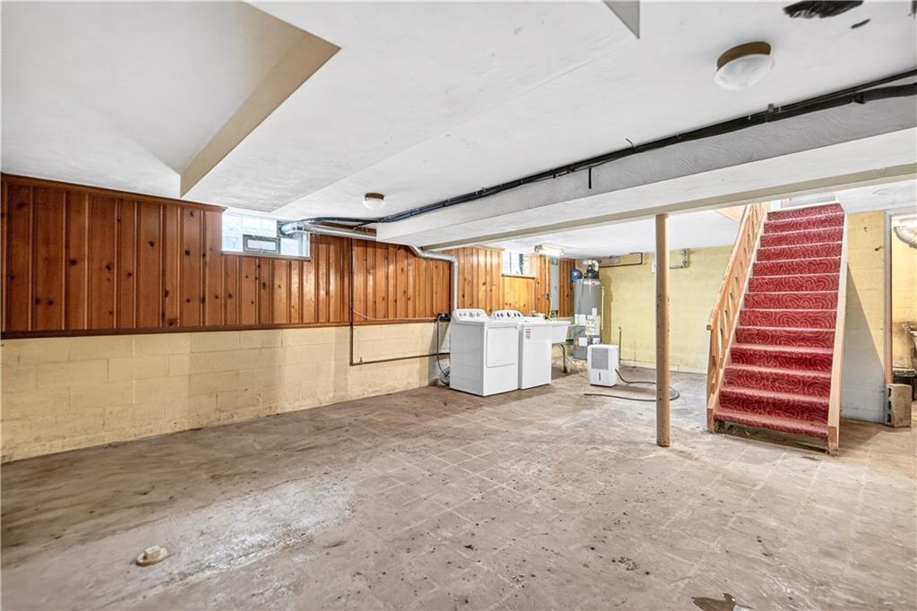 746 McNeilly Road Pittsburgh, PA 15226 - Photo 28 of 47 a view of a livingroom with entryway