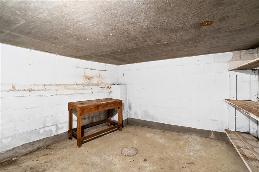 746 McNeilly Road Pittsburgh, PA 15226 - Photo 37 of 47 a utility room with dryer and washer