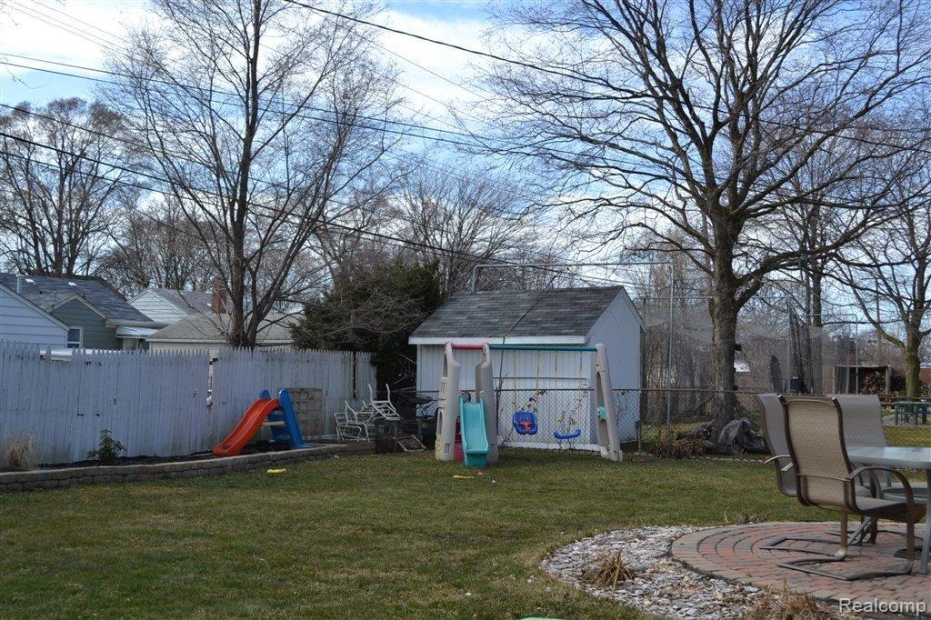 8118 Busch Street Center Line, MI 48015 - Photo 14 of 14 View of Yard
