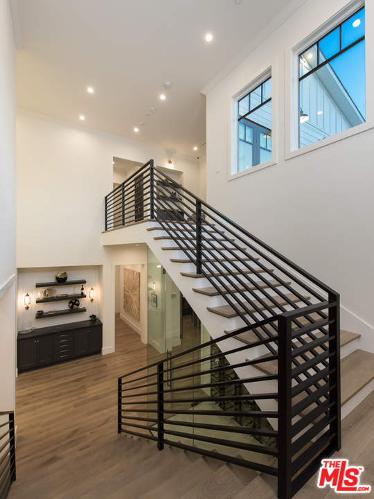 16656 Oldham Street Encino, CA 91436 - Photo 20 of 46 a view of entryway and hall