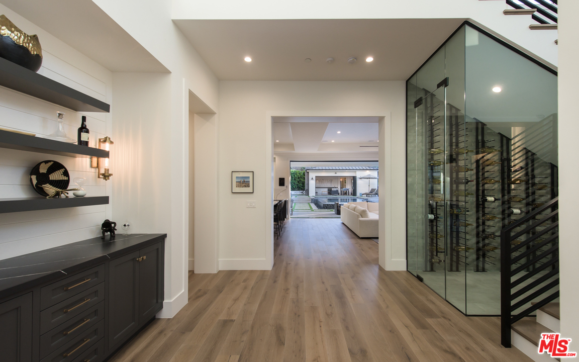 16656 Oldham Street Encino, CA 91436 - Photo 4 of 46