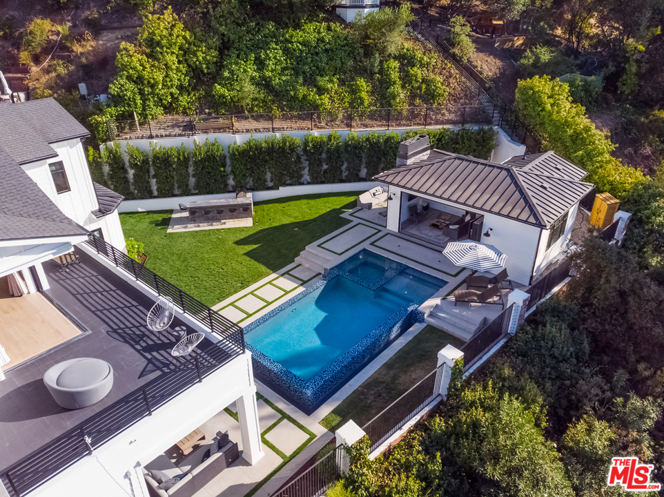 16656 Oldham Street Encino, CA 91436 - Photo 44 of 46 an outdoor sitting area with furniture