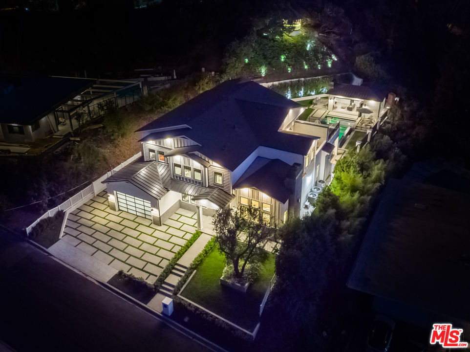 16656 Oldham Street Encino, CA 91436 - Photo 45 of 46 a view of a balcony both side of the house
