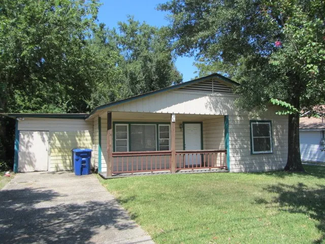 $1,350 | 1310 16th Street, Huntsville, TX 77340