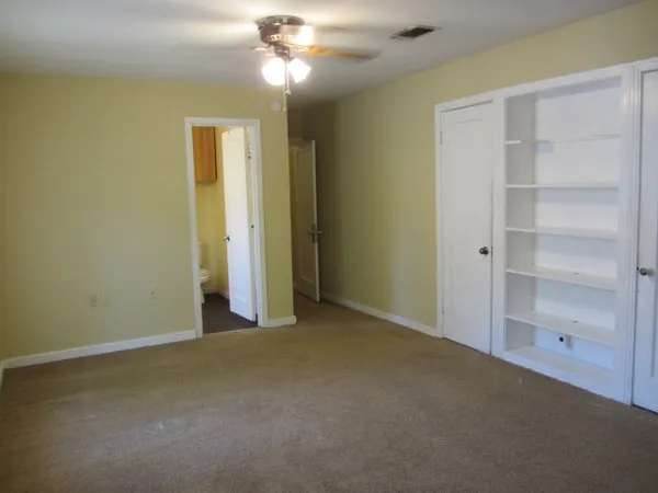 $1,250 | 1310 16th Street, Huntsville, TX 77340