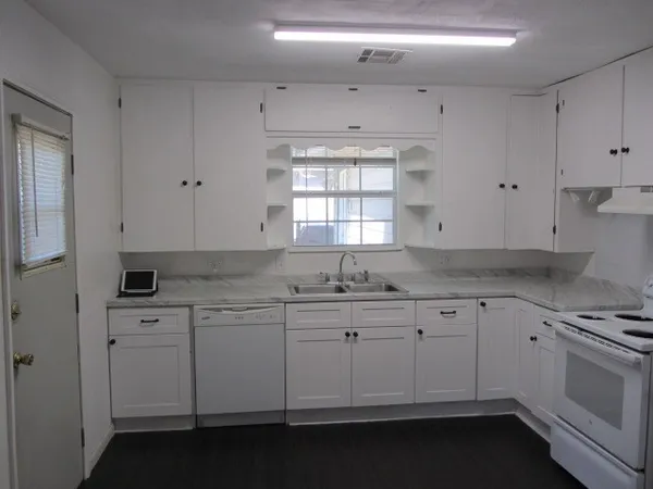 $1,250 | 1310 16th Street, Huntsville, TX 77340