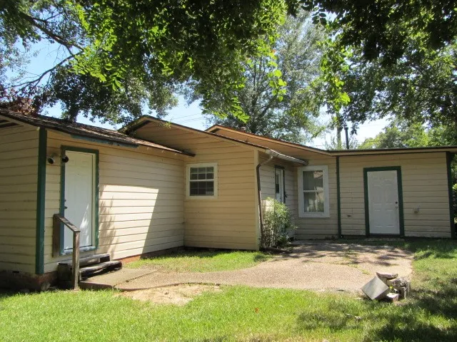 $1,350 | 1310 16th Street, Huntsville, TX 77340
