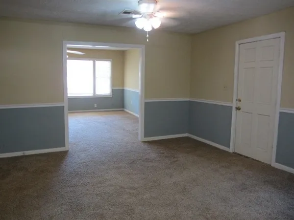 $1,250 | 1310 16th Street, Huntsville, TX 77340