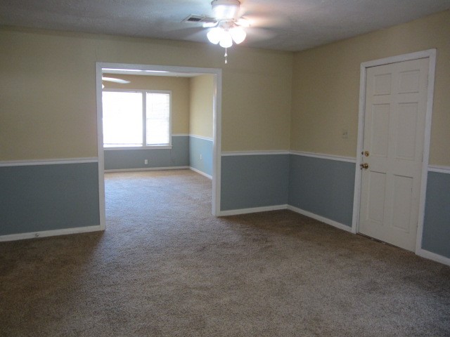 1310 16th Street Huntsville, TX 77340 - Photo 6 of 21 Dinning area