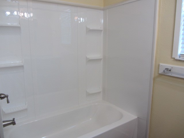 1310 16th Street Huntsville, TX 77340 - Photo 9 of 21 Tub Shower
