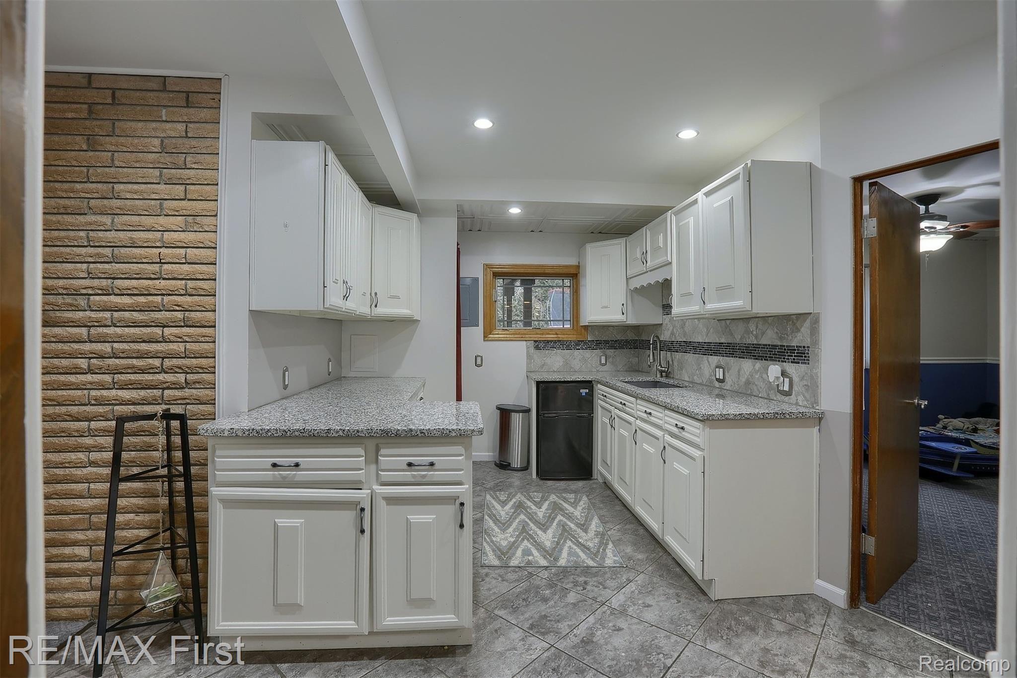 2896 Beach Road Port Huron, MI 48060 - Photo 12 of 31 6-Kitchen.jpg