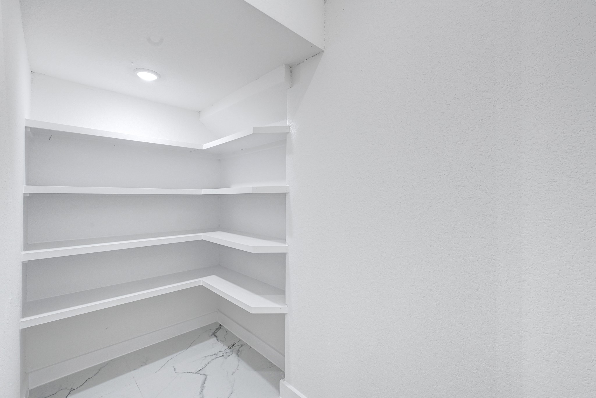 90 Burress Street, Unit B Houston, TX 77022 - Photo 15 of 31 Pantry