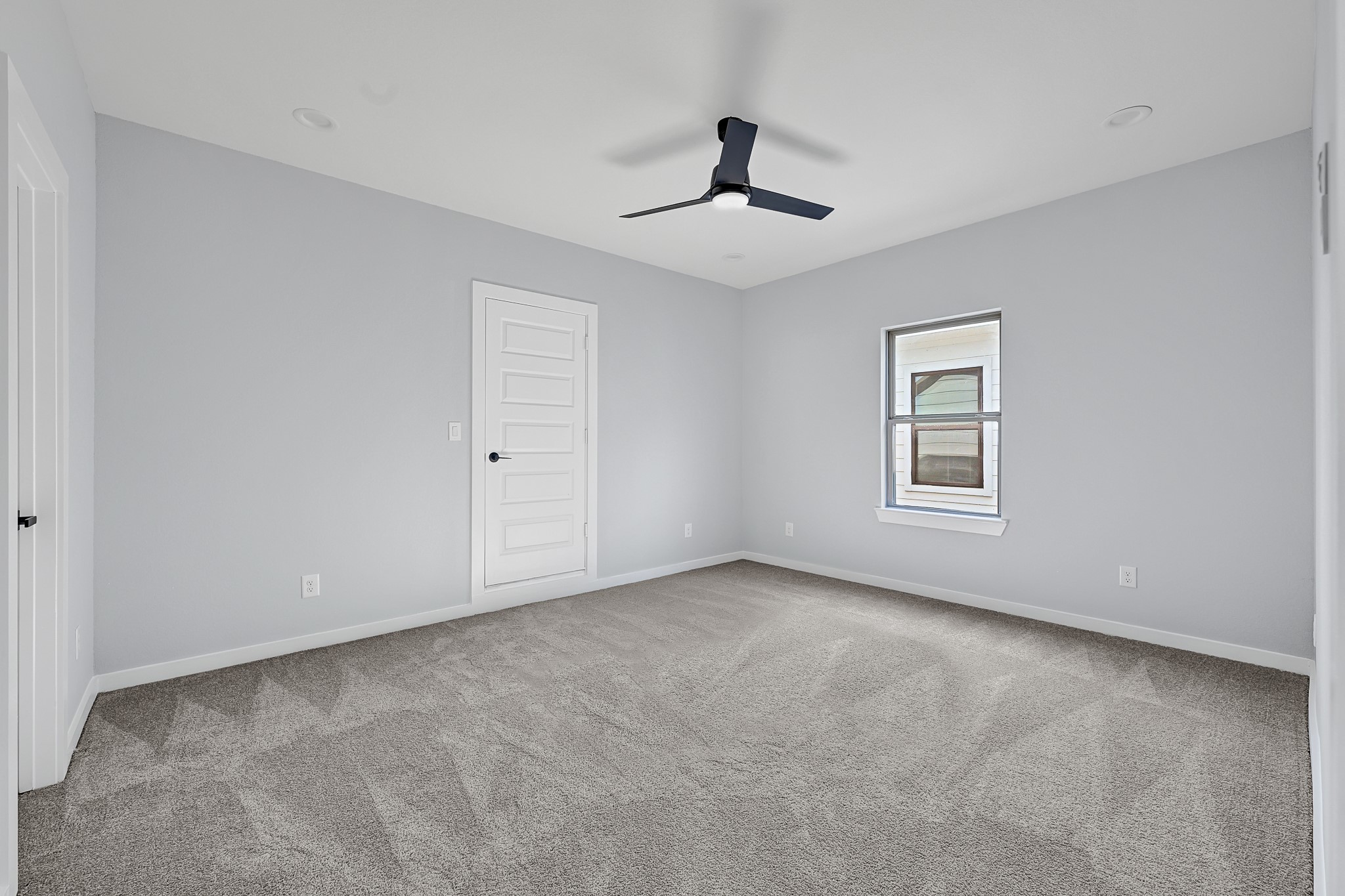 90 Burress Street, Unit B Houston, TX 77022 - Photo 24 of 31 Bedroom two on second floor