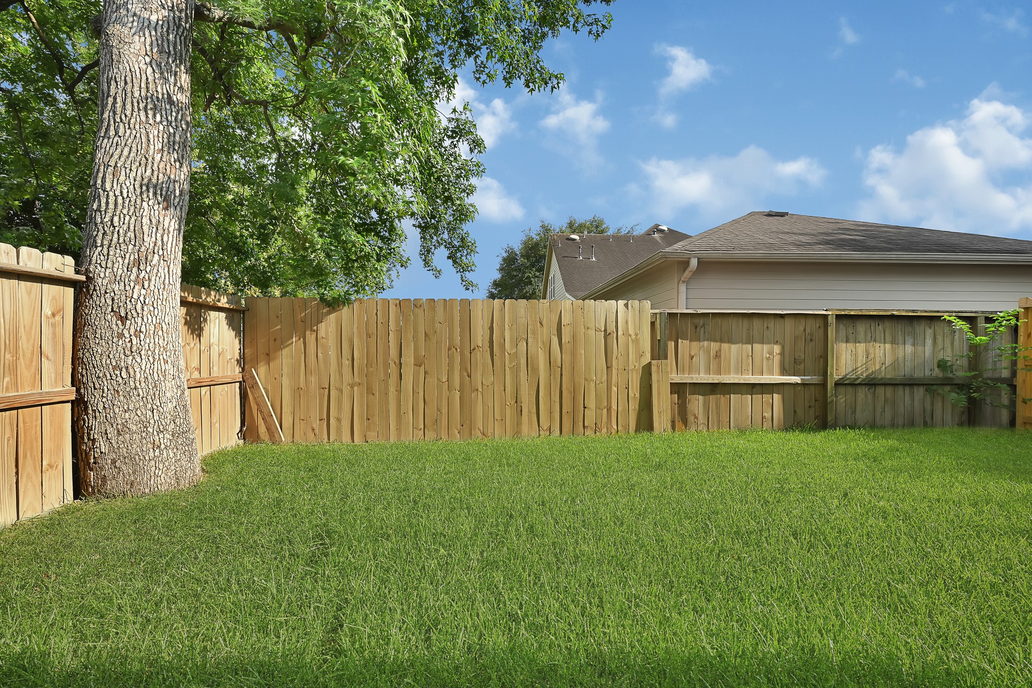 90 Burress Street, Unit B Houston, TX 77022 - Photo 29 of 31 Fully Fenced Back yard