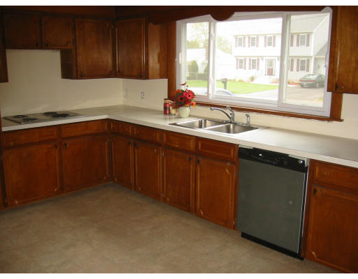 814 Parker Street Springfield, MA 01129 - Photo 6 of 9