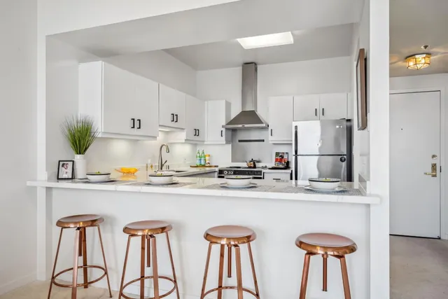 $390,000 | 6363 Christie Avenue, Unit 2801, Emeryville, CA 94608