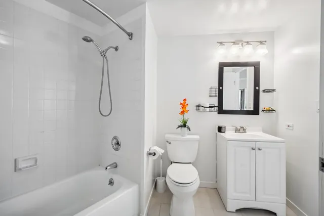 $390,000 | 6363 Christie Avenue, Unit 2801, Emeryville, CA 94608