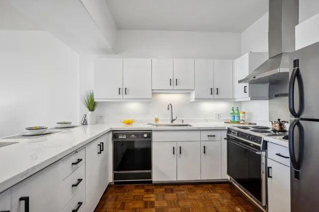 $390,000 | 6363 Christie Avenue, Unit 2801, Emeryville, CA 94608