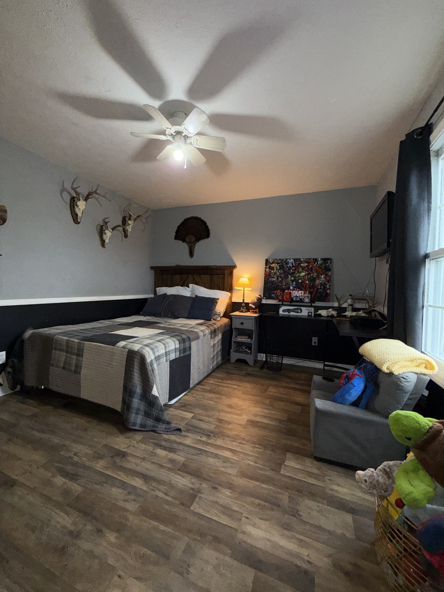 144 B Leo Carter Road Bethpage, TN 37022 - Photo 28 of 34 a living room with furniture and a flat screen tv