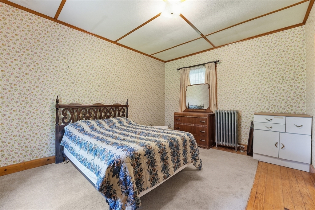 17 East Howe Street Orange, MA 01364 - Photo 16 of 34