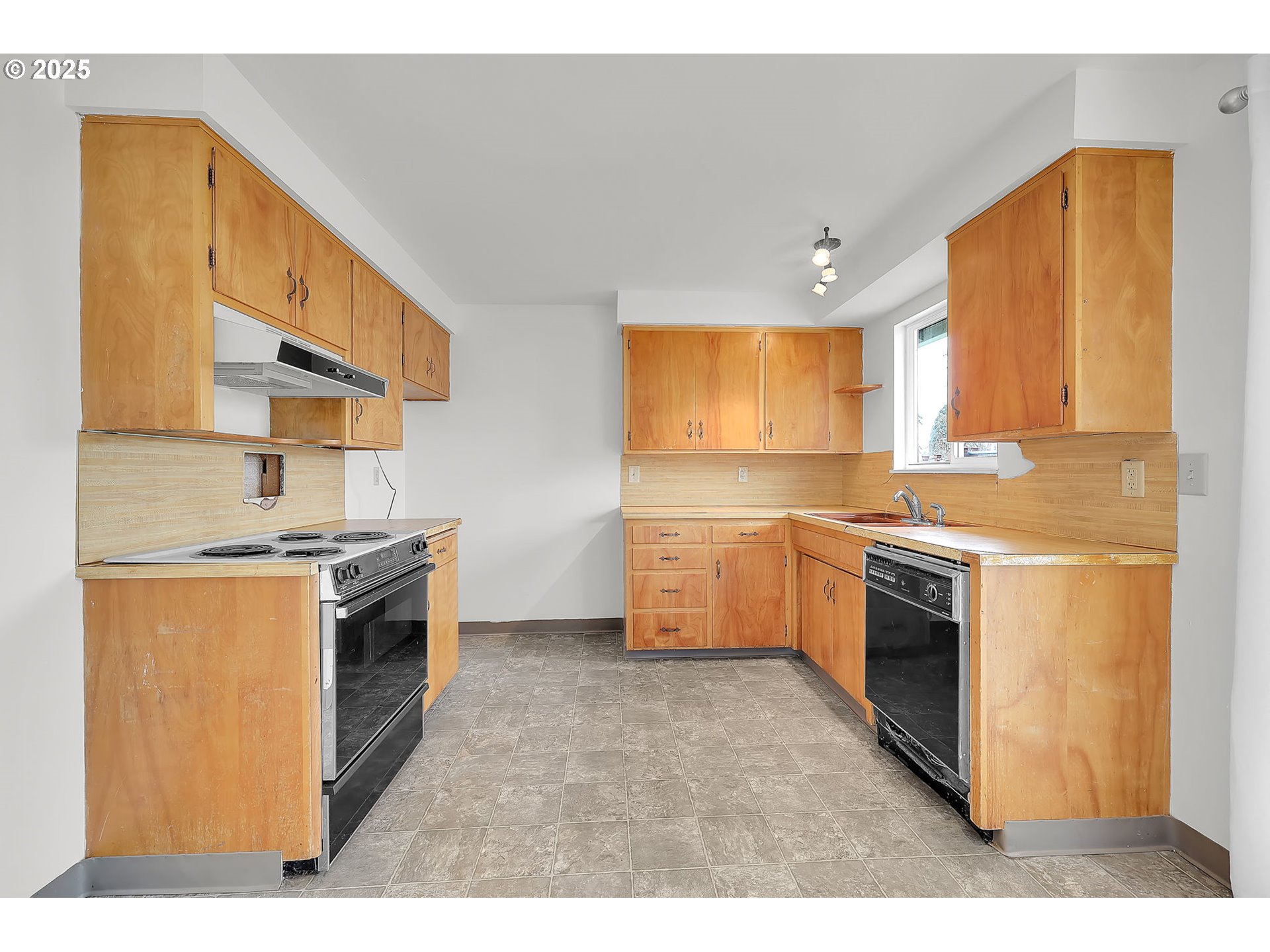 560 Hayden Bridge Way Springfield, OR 97477 - Photo 18 of 42