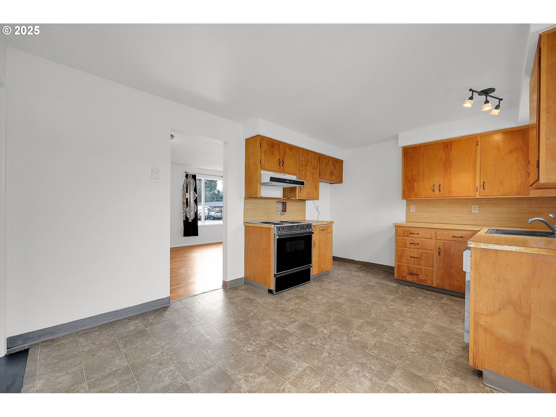 560 Hayden Bridge Way Springfield, OR 97477 - Photo 19 of 42