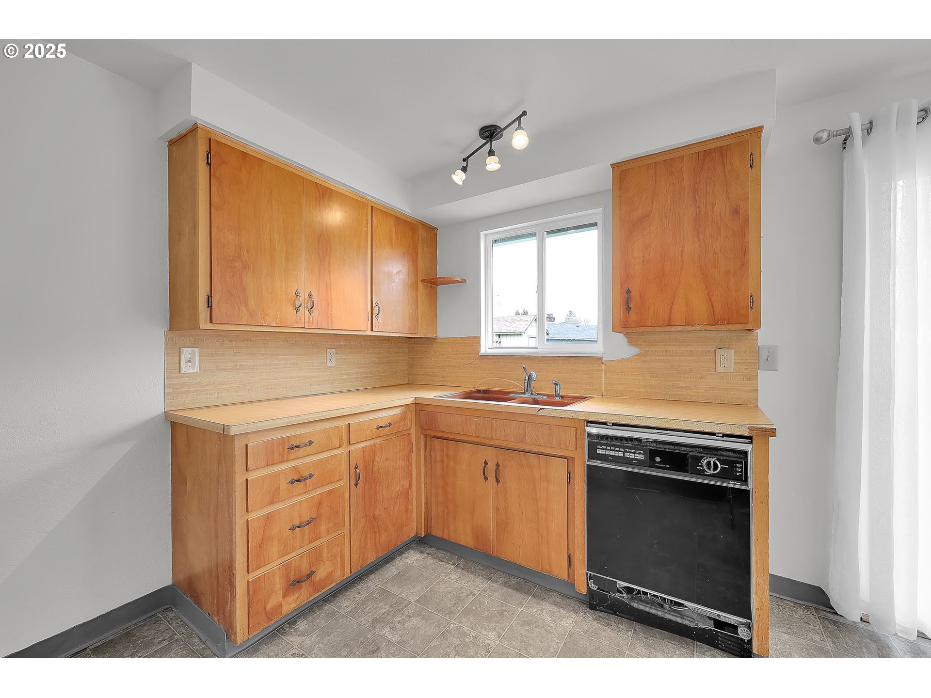 560 Hayden Bridge Way Springfield, OR 97477 - Photo 20 of 42