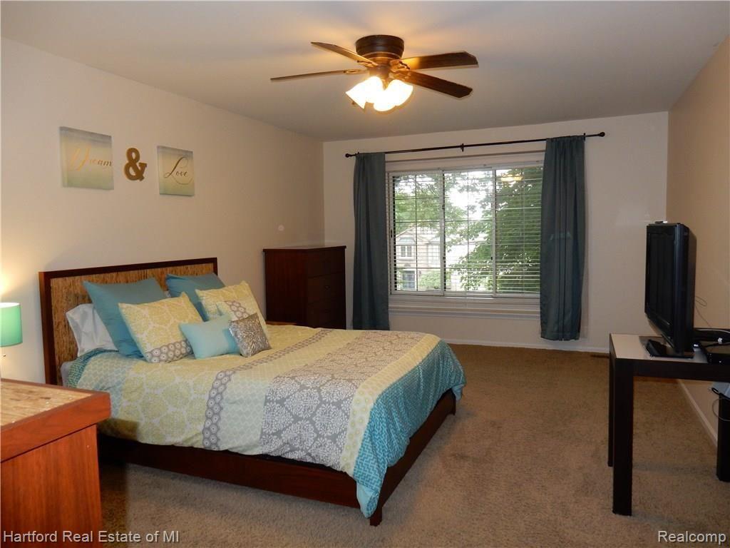 36768 Chesapeake Road Farmington Hills, MI 48335 - Photo 24 of 49