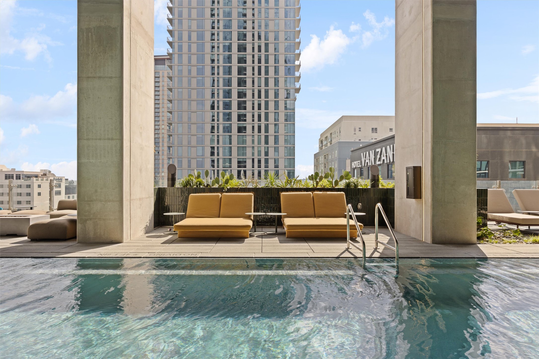 610 Davis Street, Unit 2909 Austin, TX 78701 - Photo 10 of 32 a view of outdoor space with seating