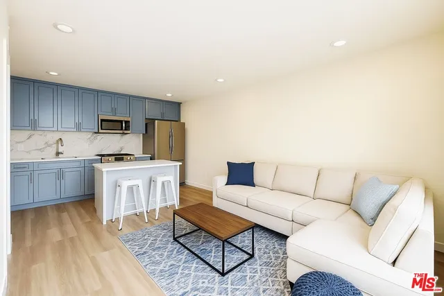 $1,950 | 1120 West 87th Street, Los Angeles, CA 90044