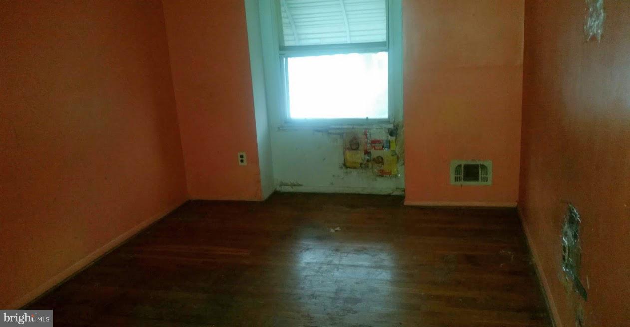 609 Kingston Road Middle River, MD 21220 - Photo 3 of 10 Bed 1