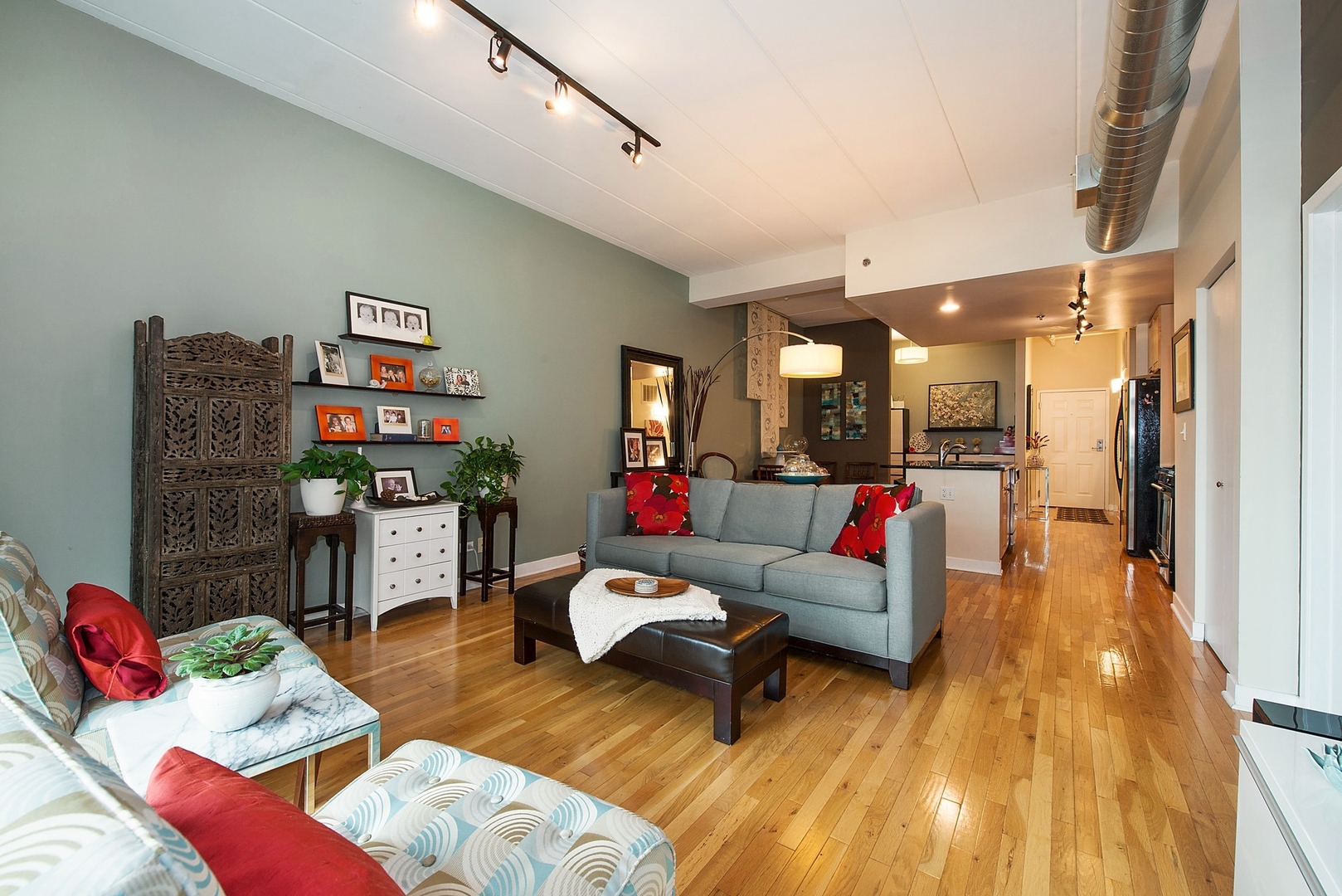 920 West Madison Street, Unit 6C Chicago, IL 60607 - Photo 5 of 10 a living room with furniture and a wooden floor