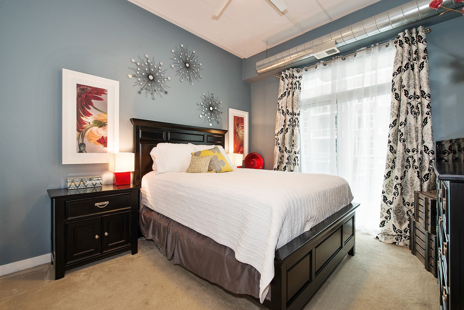 920 West Madison Street, Unit 6C Chicago, IL 60607 - Photo 7 of 10 a spacious bedroom with a bed and a window