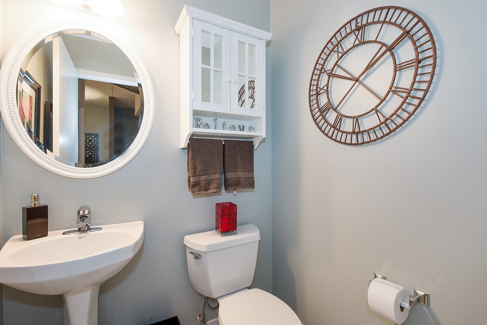 920 West Madison Street, Unit 6C Chicago, IL 60607 - Photo 9 of 10 a bathroom with a toilet a sink and a mirror