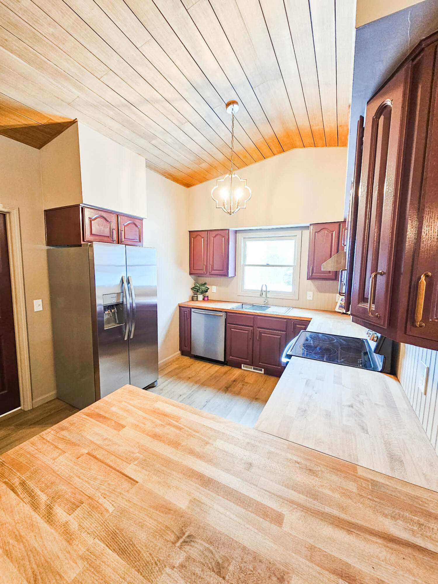 909 Barton Street Otsego, MI 49078 - Photo 8 of 58 b17