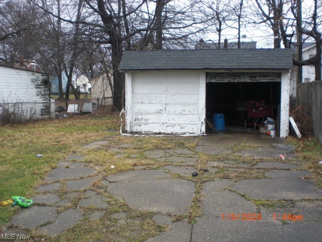 1665 Hillview Road Cleveland, OH 44112 - Photo 3 of 28 2 car Garage