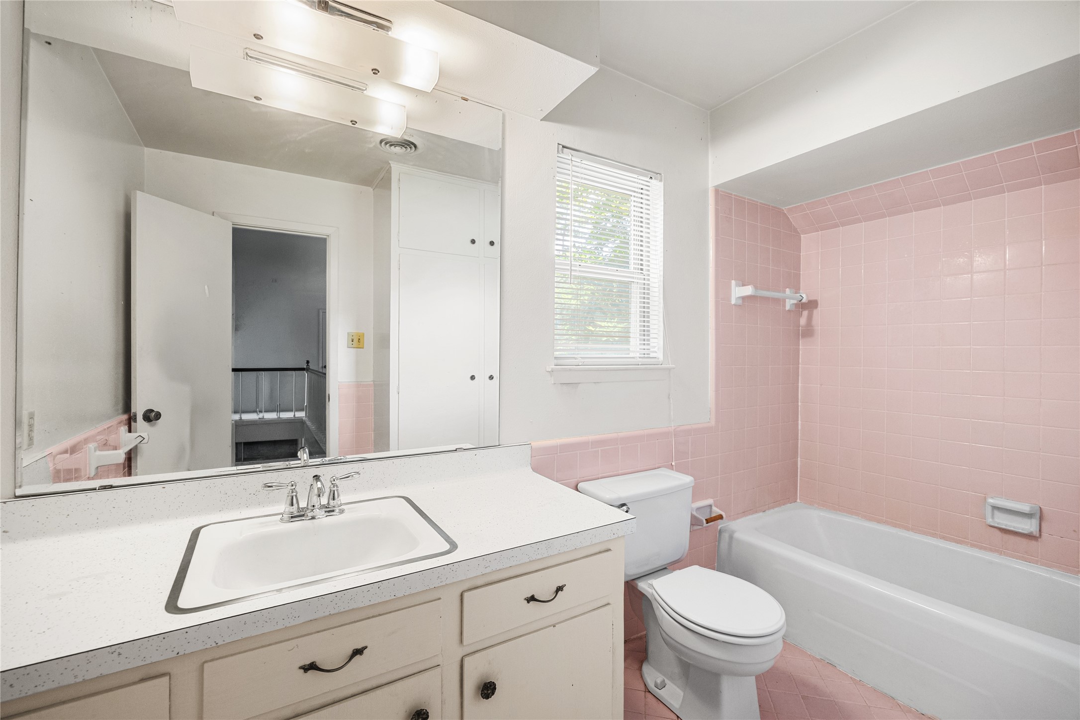 22902 Kobs Road Tomball, TX 77377 - Photo 35 of 47 shared upstairs full bath
