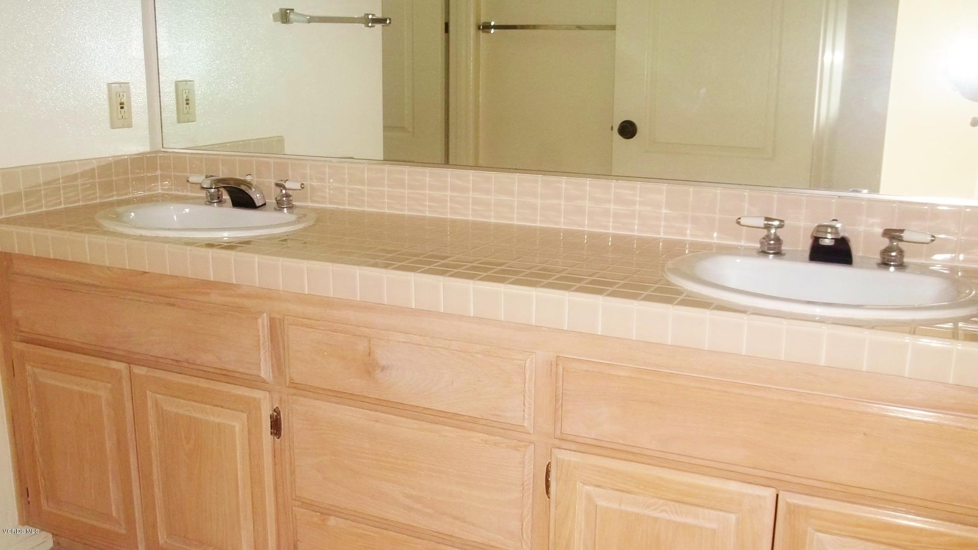 792 Manor Ridge Road Santa Paula, CA 93060 - Photo 14 of 22 100_3361