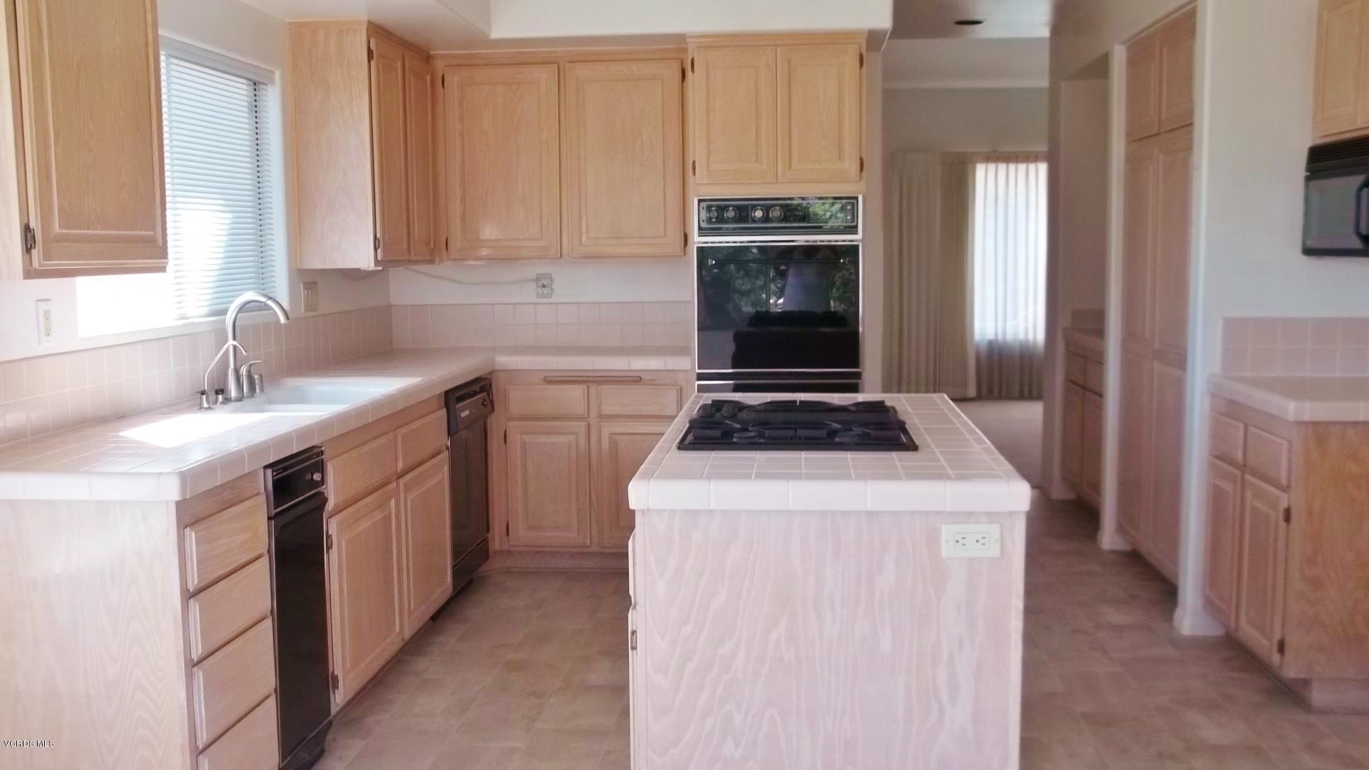 792 Manor Ridge Road Santa Paula, CA 93060 - Photo 9 of 22 100_3350